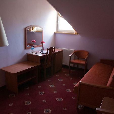 Dwor Dluzniewo Bed and Breakfast Buitenkant foto