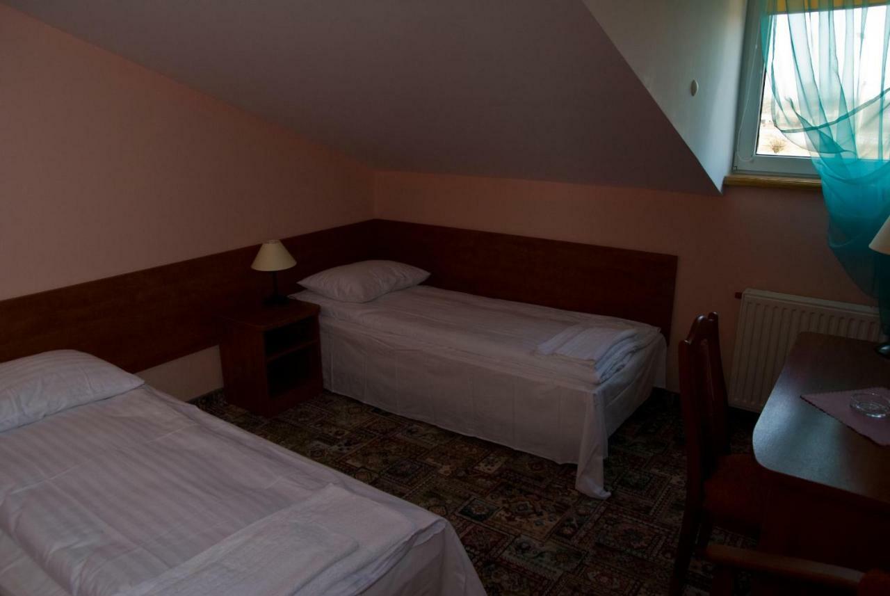 Dwor Dluzniewo Bed and Breakfast Buitenkant foto