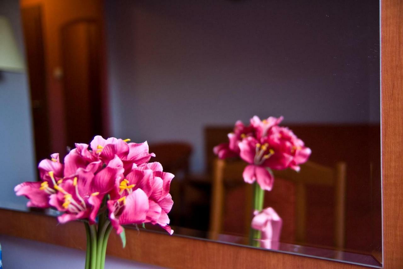 Dwor Dluzniewo Bed and Breakfast Buitenkant foto
