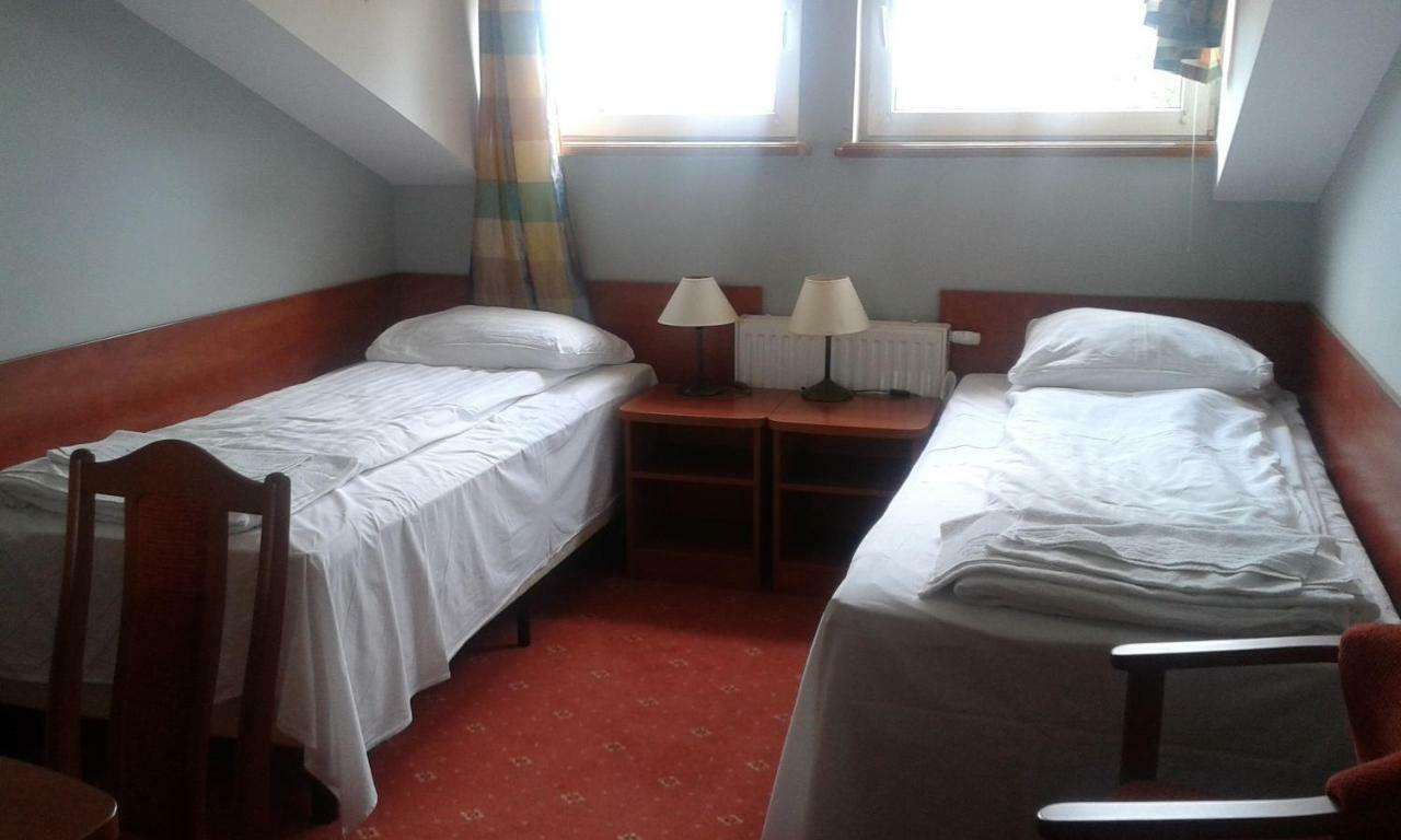 Dwor Dluzniewo Bed and Breakfast Buitenkant foto