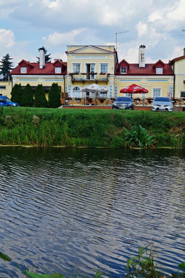 Dwor Dluzniewo Bed and Breakfast Buitenkant foto