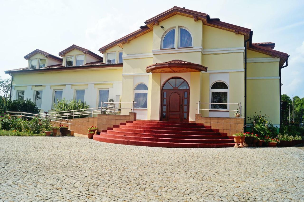 Dwor Dluzniewo Bed and Breakfast Buitenkant foto