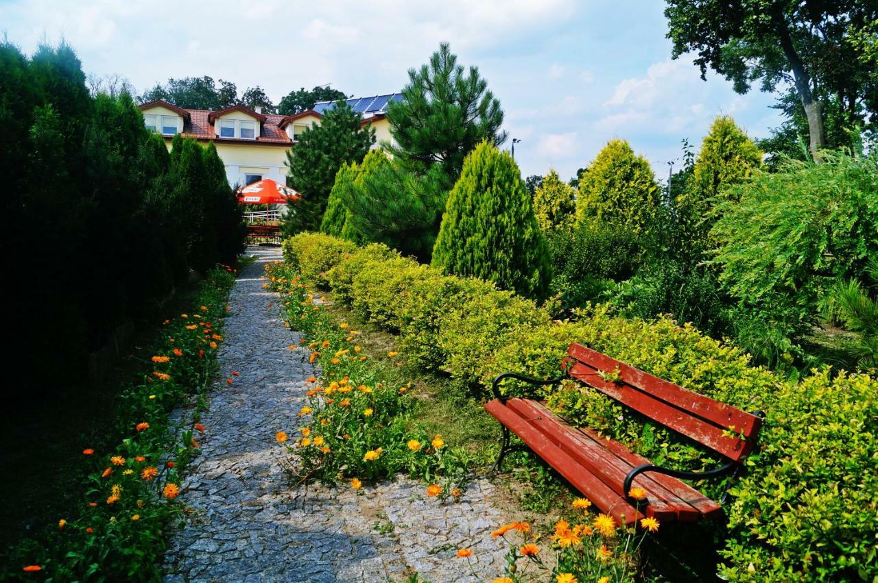 Dwor Dluzniewo Bed and Breakfast Buitenkant foto